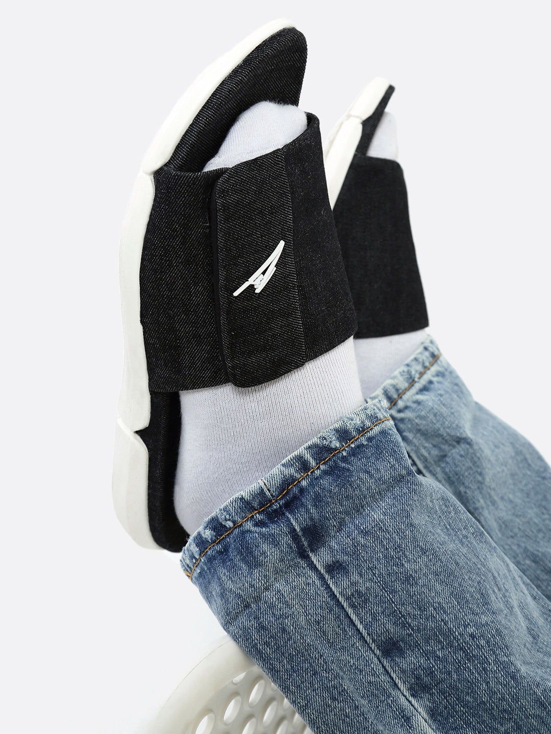 BLACKWASH DENIM