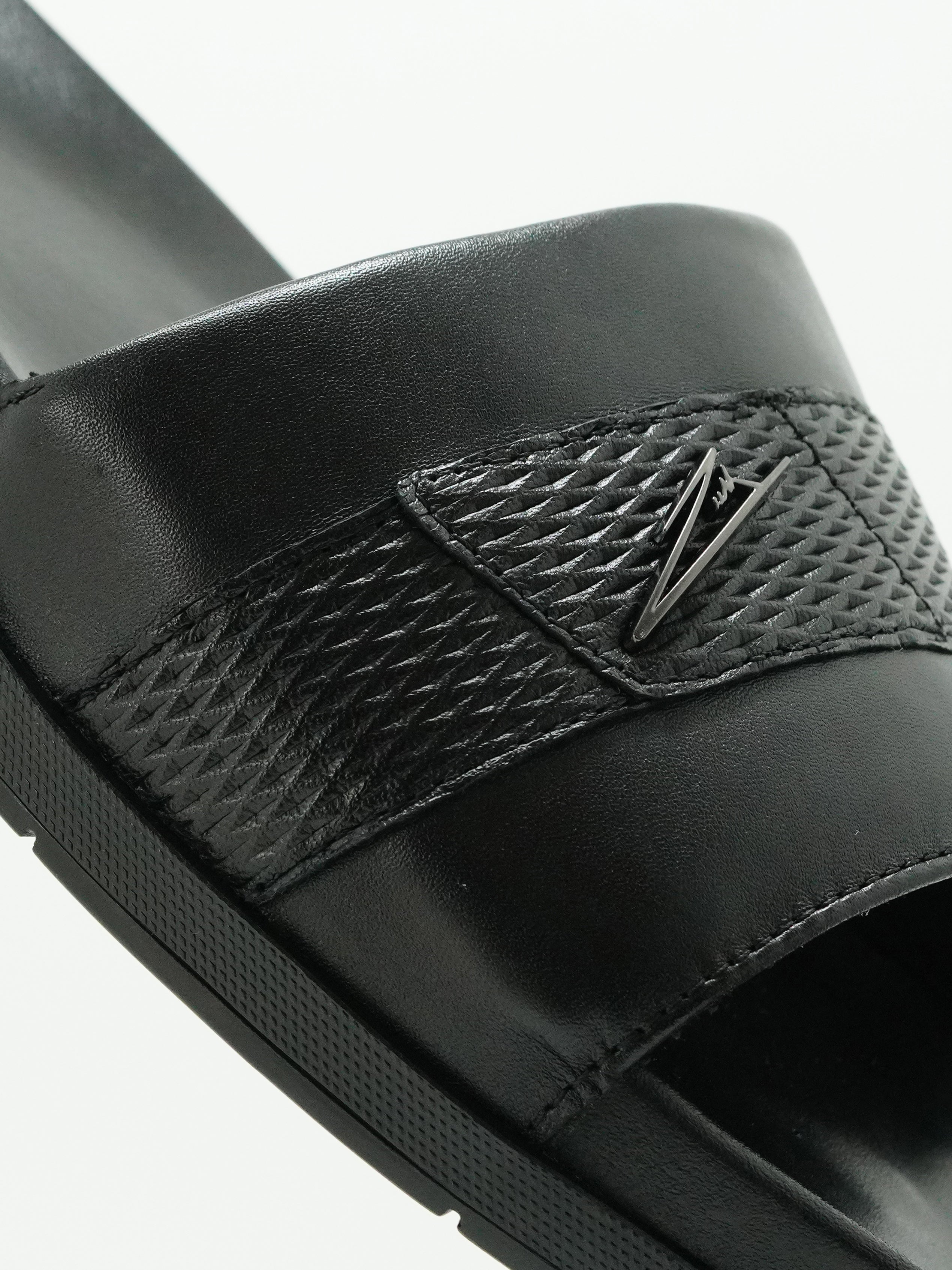 VANTA - BLACK